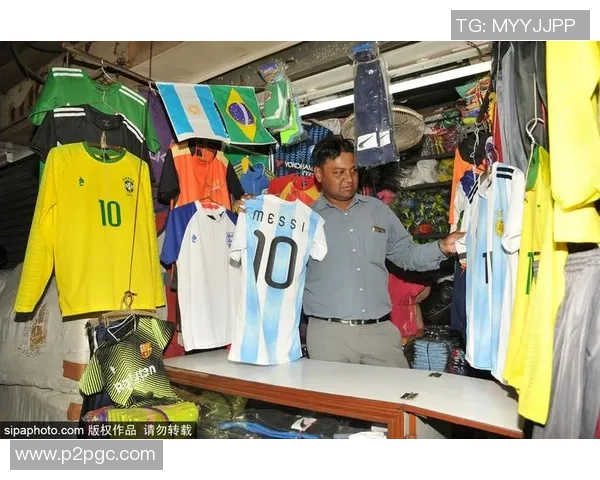 足球星闪卡片收藏热潮点燃球迷激情彰显荣耀与独特魅力 足球星闪卡片收藏热潮点燃球迷激情彰显荣耀与独特魅力